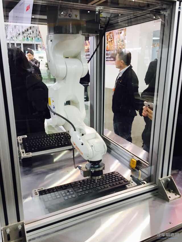 KUKA机器人精彩亮相世界智能制造大会-汽车制造网