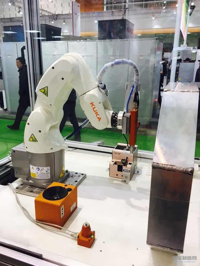 KUKA机器人精彩亮相世界智能制造大会-汽车制造网