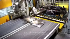 配6臺機器人的柳新汽車PV2大型沖壓生產線，中文字幕