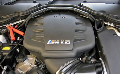 什么是BMW S65自然吸气V8双凸轮轴32气门引擎