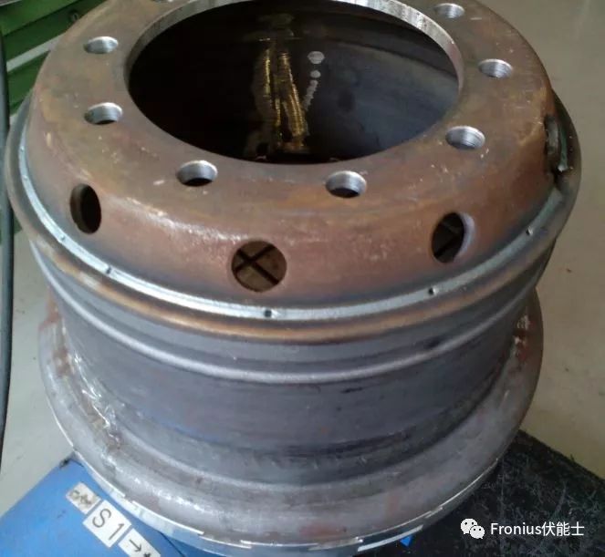Fronius伏能士焊至于冷光机:商用车轮毂CMT TWIN双●丝焊接解决方案