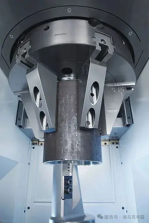 csm_p_a552_vsc-400-duo-cm_x_coupling-sleeve_chuck-with-raw-workpiece_d722092add.jpg